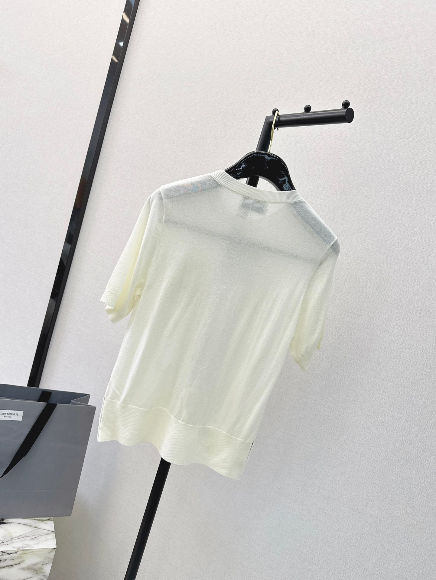 獨家精品特姆佈朗高仿A貨服裝學院風翻領天絲針織開衫