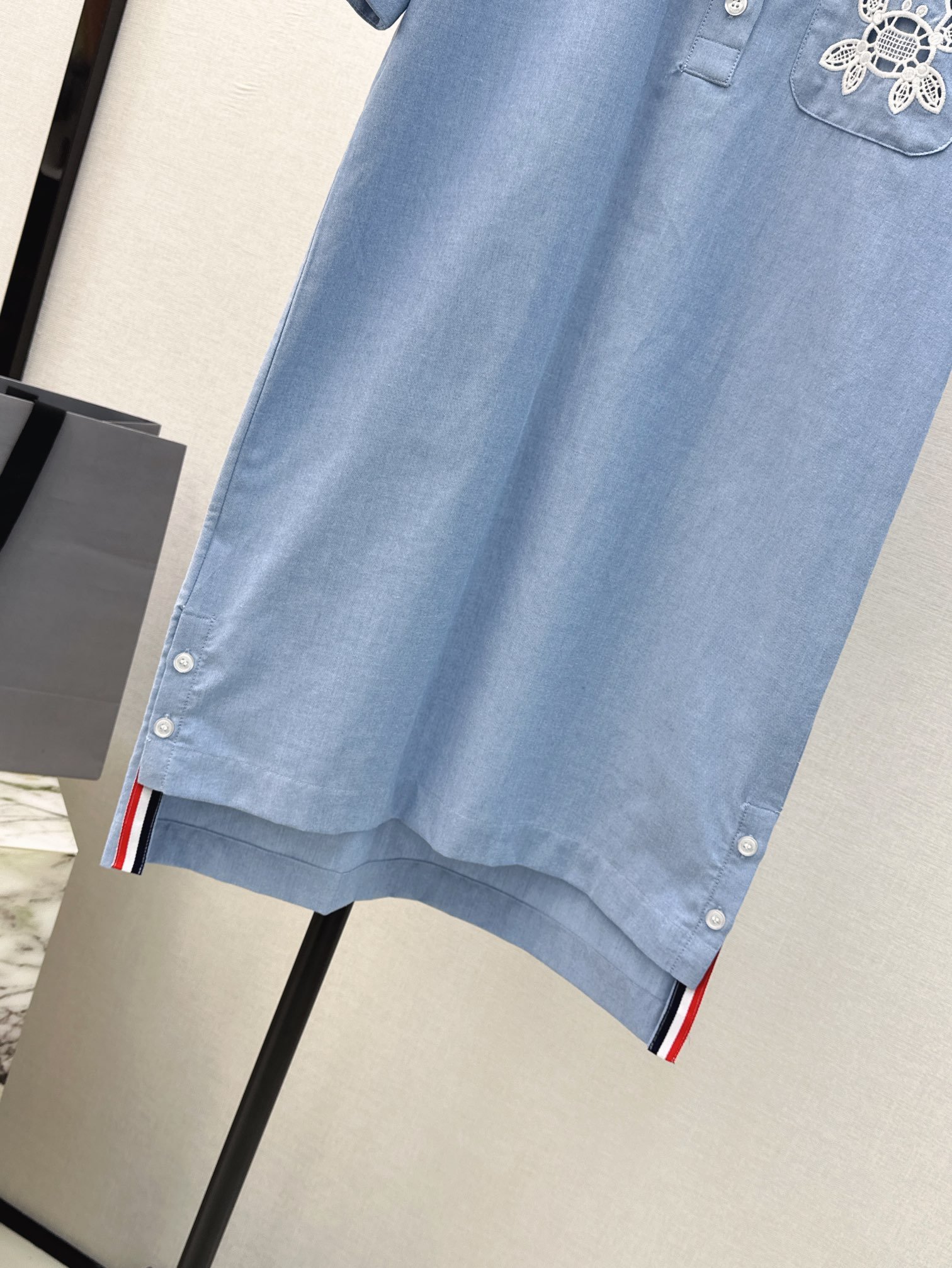 特姆佈朗原單女款Polo領連衣裙淺藍色