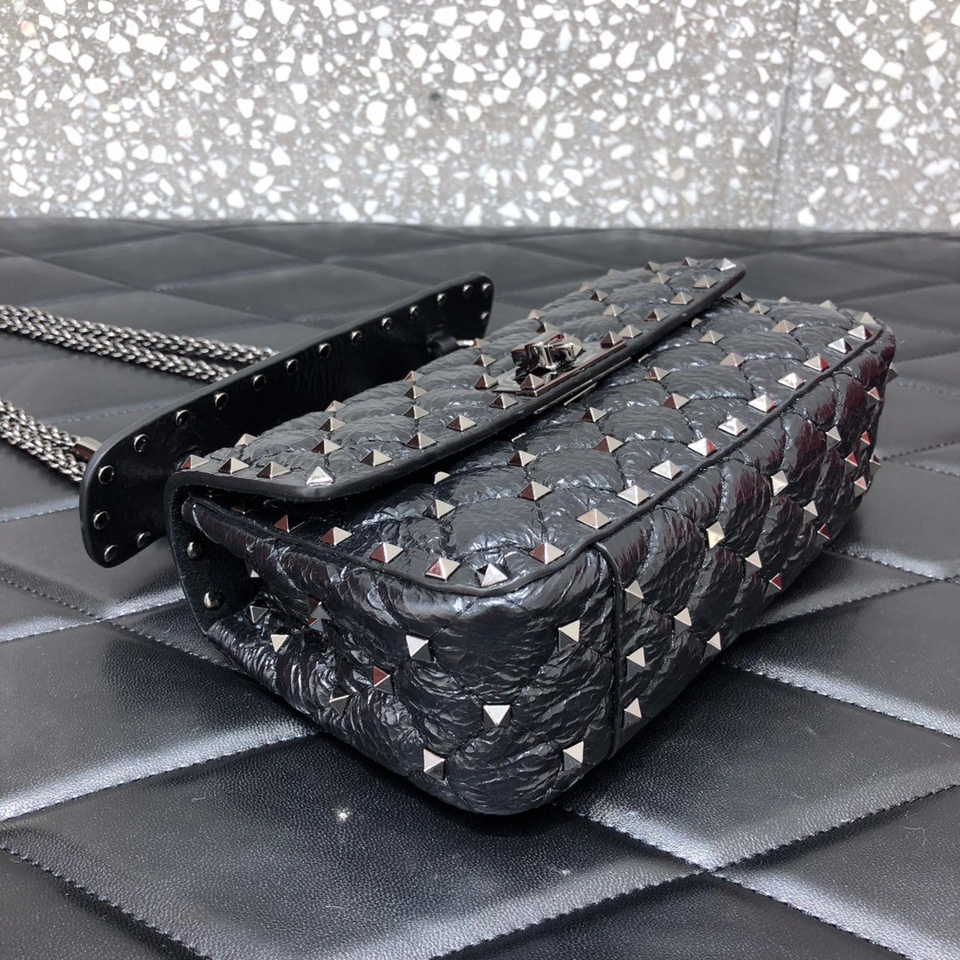 高仿VALENTINO華倫天奴包包 ROCKSTUD SPIKE小號軟牛革手袋 黑色