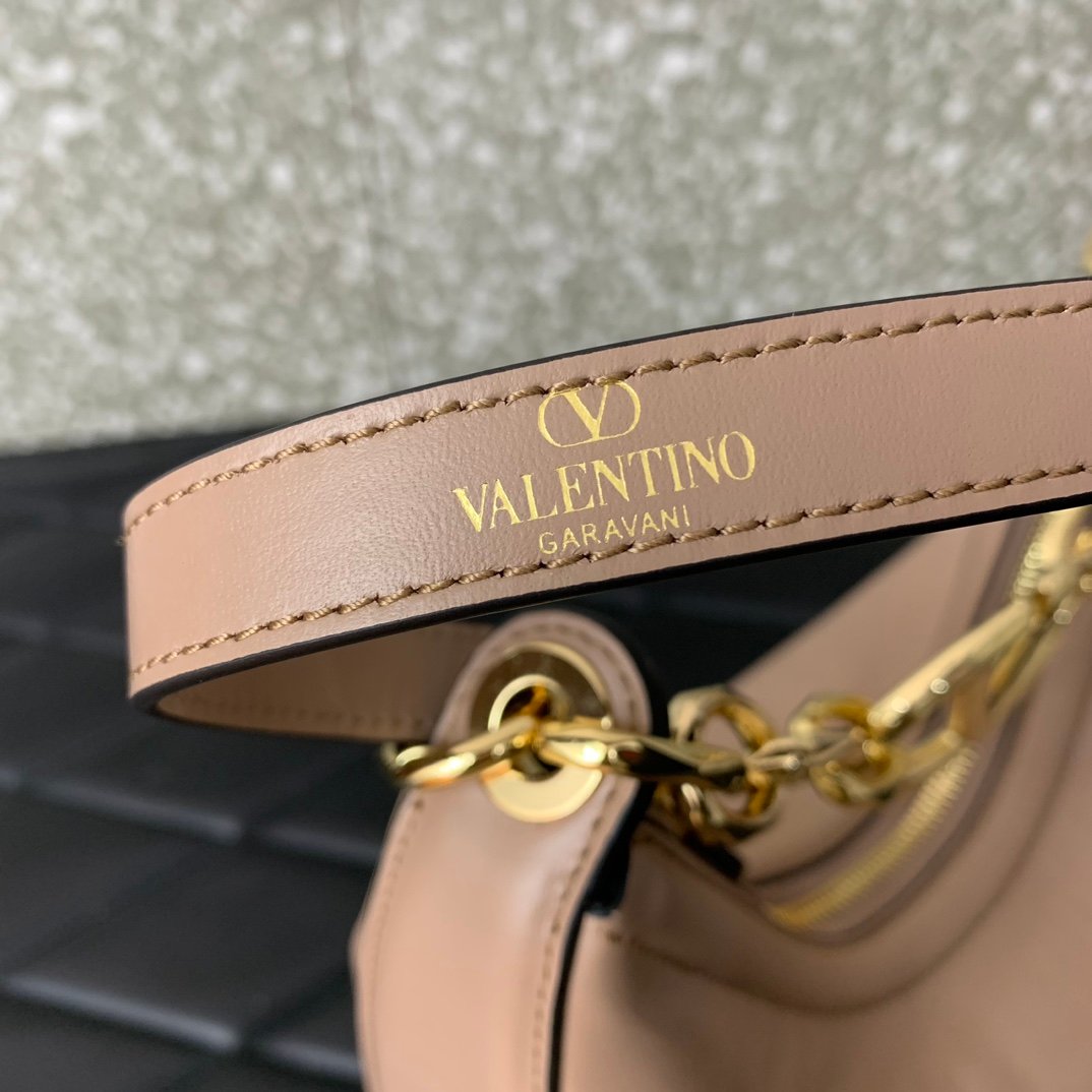 高仿VALENTINO華倫天奴包包 VLOGO MOON迷你鏈條金屬質感小牛皮HOBO手袋 杏色