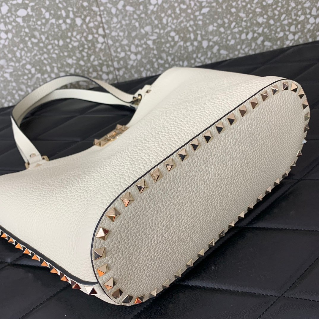 一比一複刻VALENTINO華倫天奴包包 GARAVANI ROCKSTUD小牛皮托特包 白色