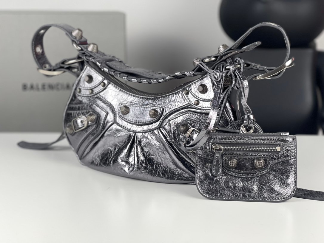 高仿balenciaga巴黎世家 Le Cagole加小號銀色金屬光澤細紋羊皮革單肩包