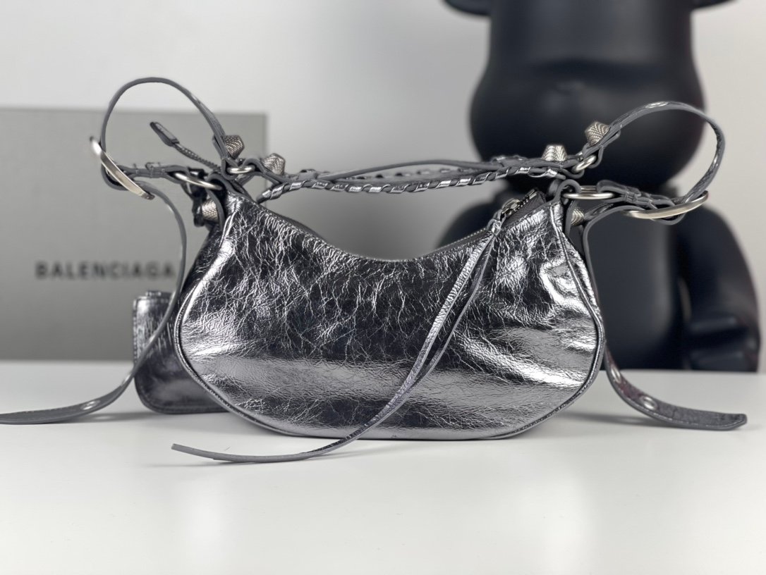 高仿balenciaga巴黎世家 Le Cagole加小號銀色金屬光澤細紋羊皮革單肩包