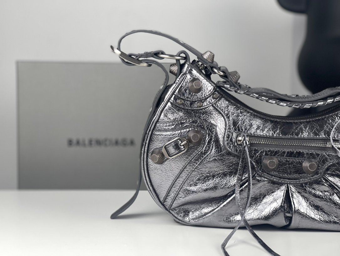 高仿balenciaga巴黎世家 Le Cagole小號銀色金屬光澤細紋羊皮革單肩包