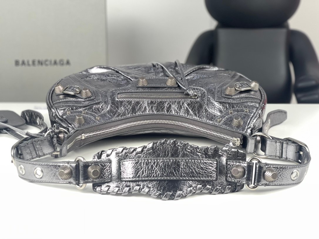 高仿balenciaga巴黎世家 Le Cagole小號銀色金屬光澤細紋羊皮革單肩包