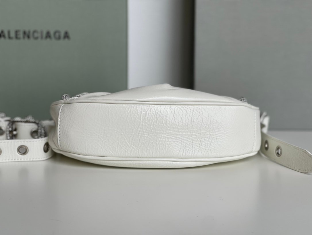 高仿BALENCIAGA巴黎世家 LE CAGOLE 加小號油蠟皮白色鑲萊茵石單肩包