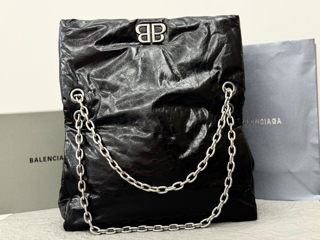 高仿BALENCIAGA巴黎世家 Monaco細紋牛皮革鏈帶包 大號油蠟黑銀