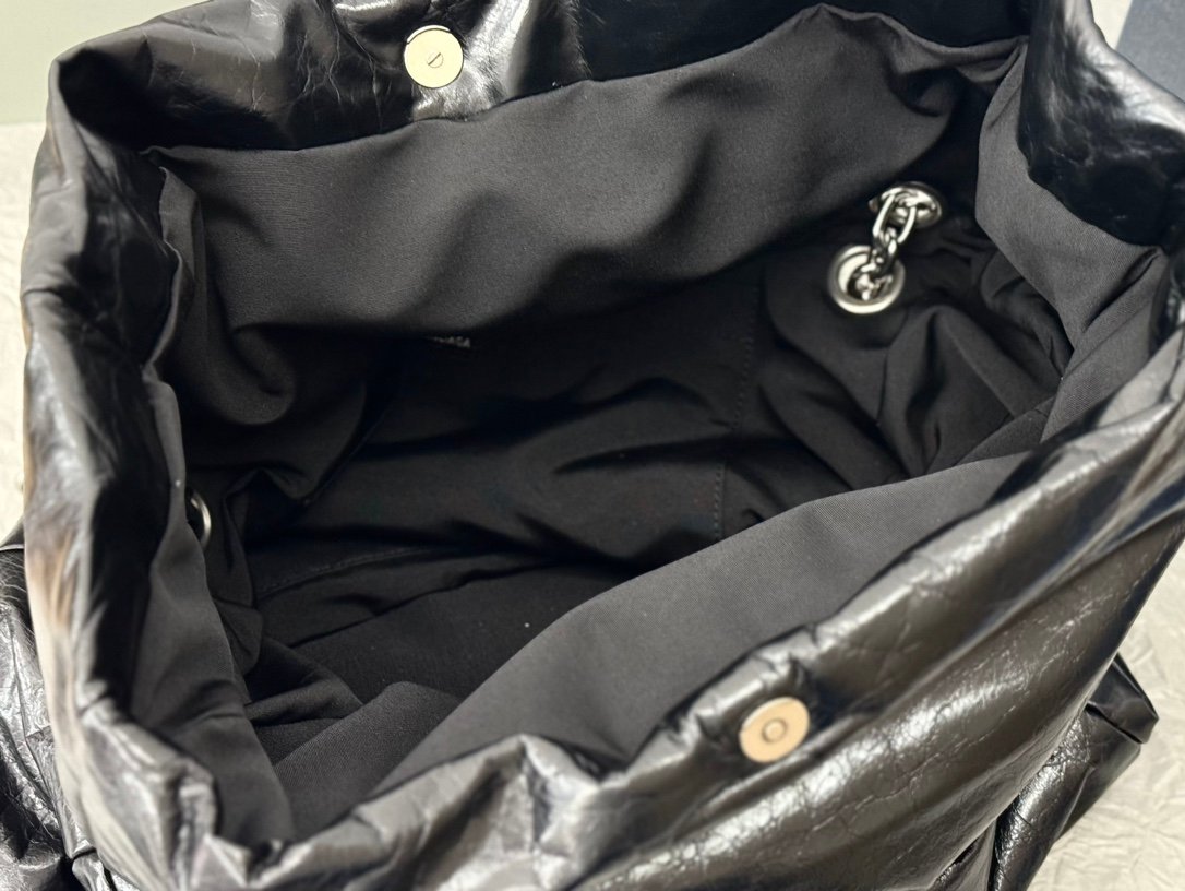 高仿BALENCIAGA巴黎世家 Monaco細紋牛皮革鏈帶包 大號油蠟黑銀
