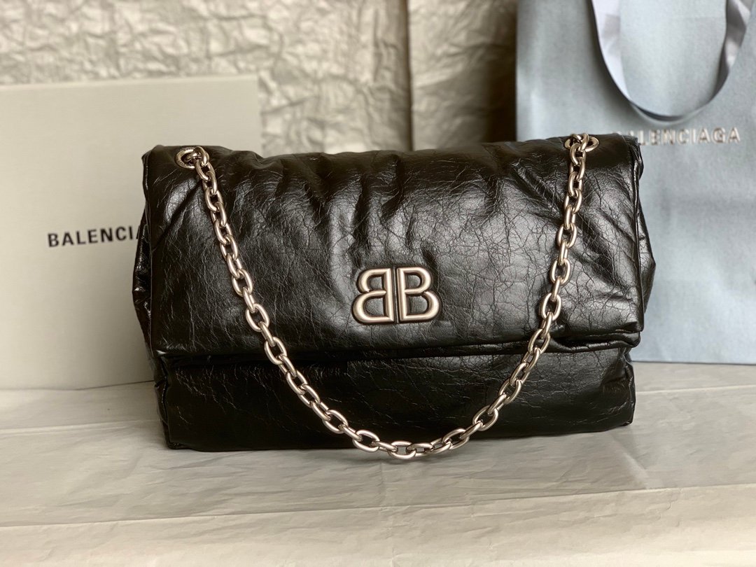 高仿BALENCIAGA巴黎世家 Monaco細紋牛皮革鏈帶包 中號油蠟黑銀