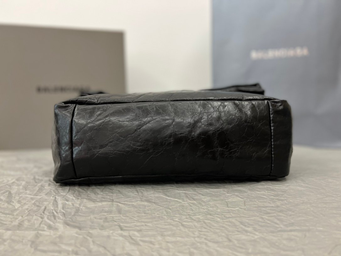 複刻BALENCIAGA巴黎世家 Monaco細紋牛皮革鏈帶包 小號油蠟黑銀