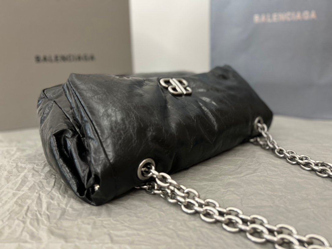 複刻BALENCIAGA巴黎世家 Monaco細紋牛皮革鏈帶包 小號油蠟黑銀