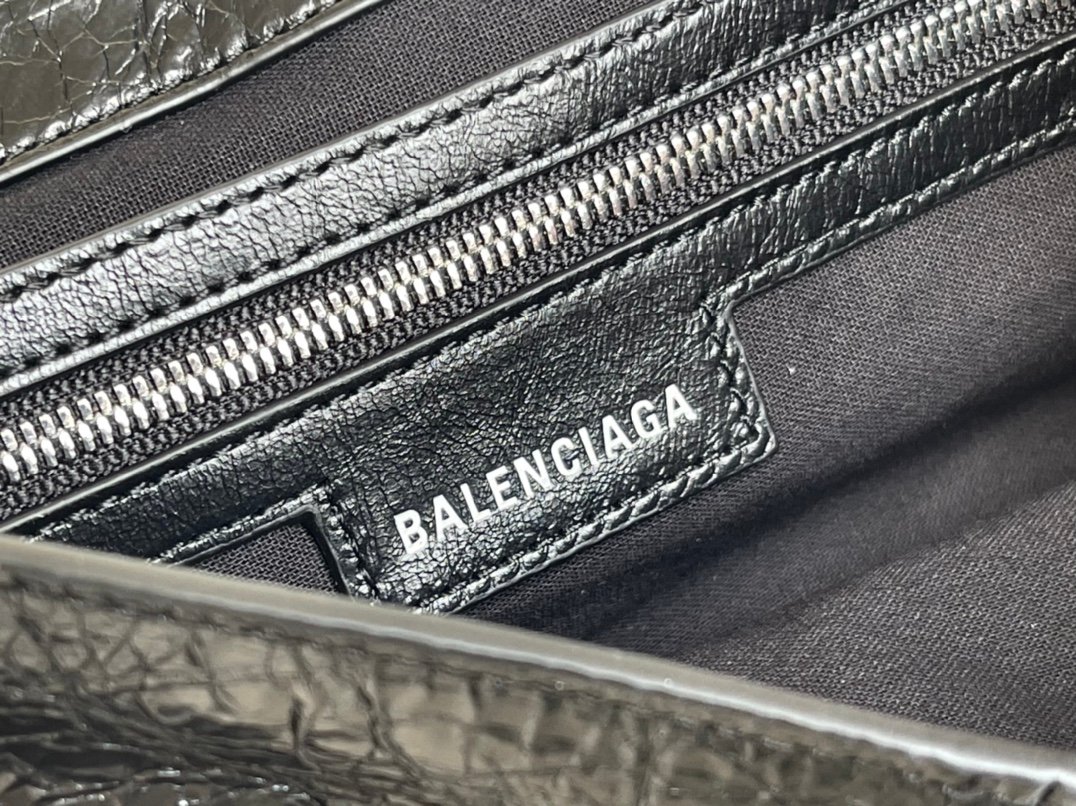 専櫃複刻BALENCIAGA巴黎世家 Le Cagole黑色細紋牛皮革小號單肩包