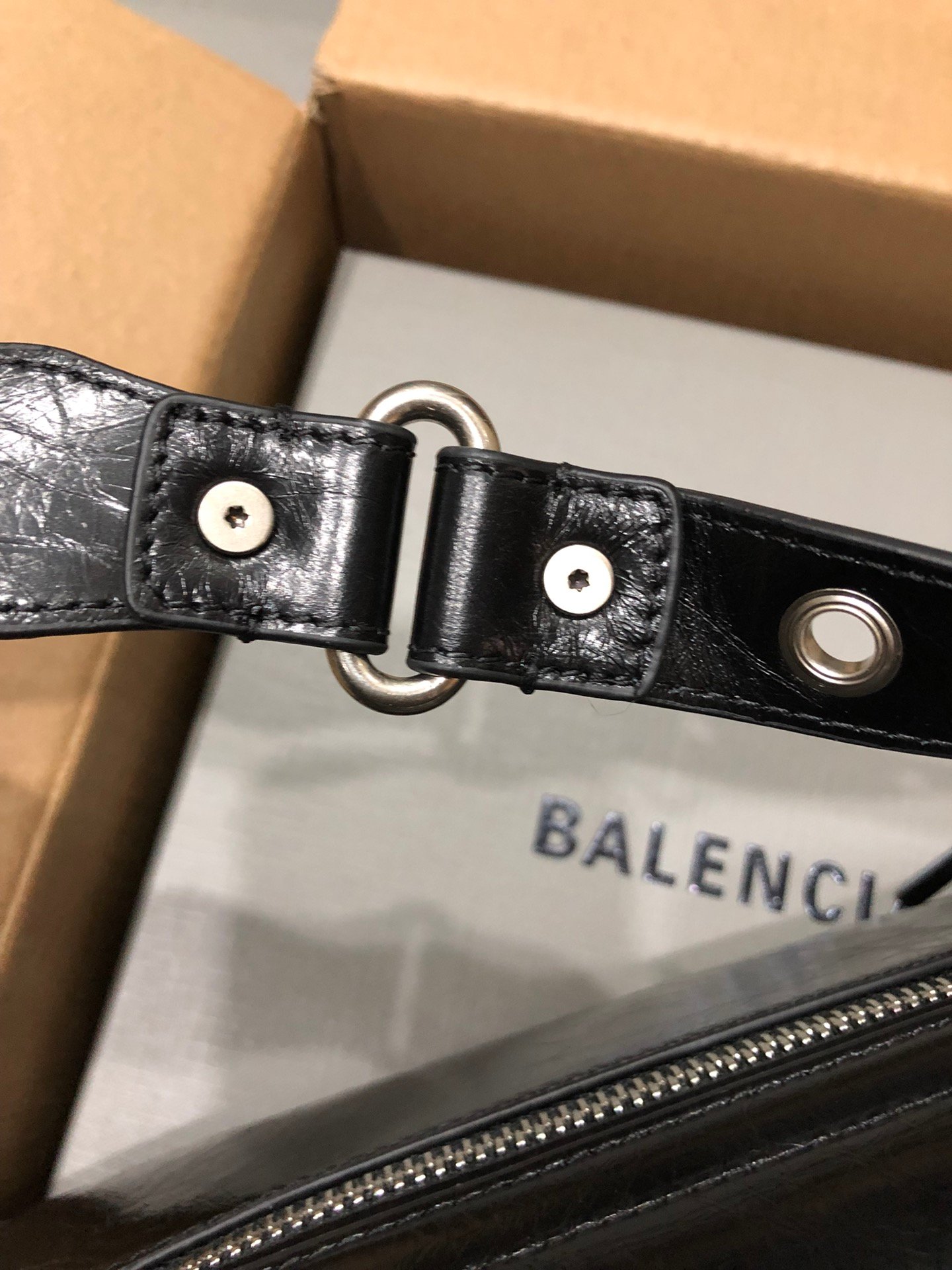 専櫃複刻BALENCIAGA巴黎世家 Le Cagole黑色細紋牛皮革大號單肩包