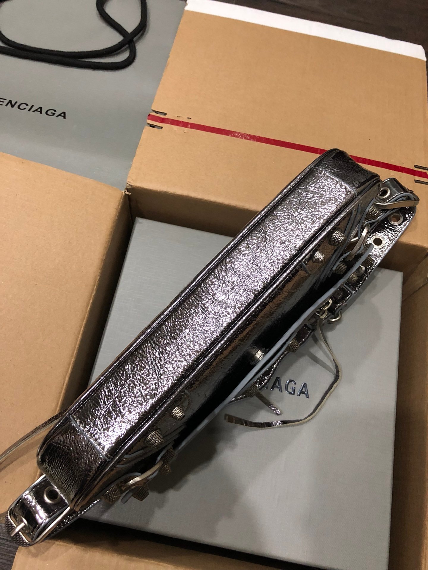専櫃複刻BALENCIAGA巴黎世家 Le Cagole銀色細紋牛皮革大號單肩包 