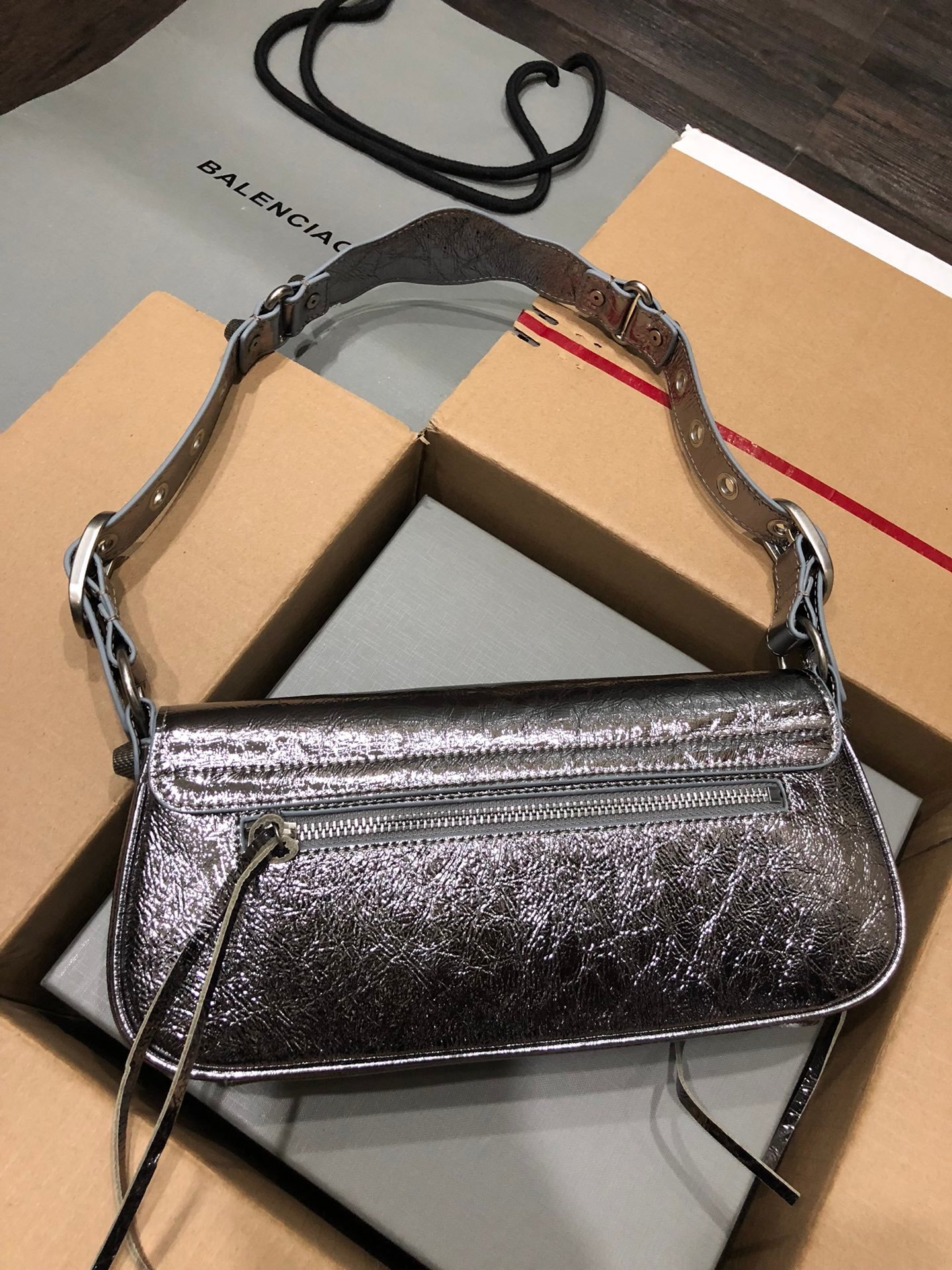 専櫃複刻BALENCIAGA巴黎世家 Le Cagole銀色細紋牛皮革大號單肩包 