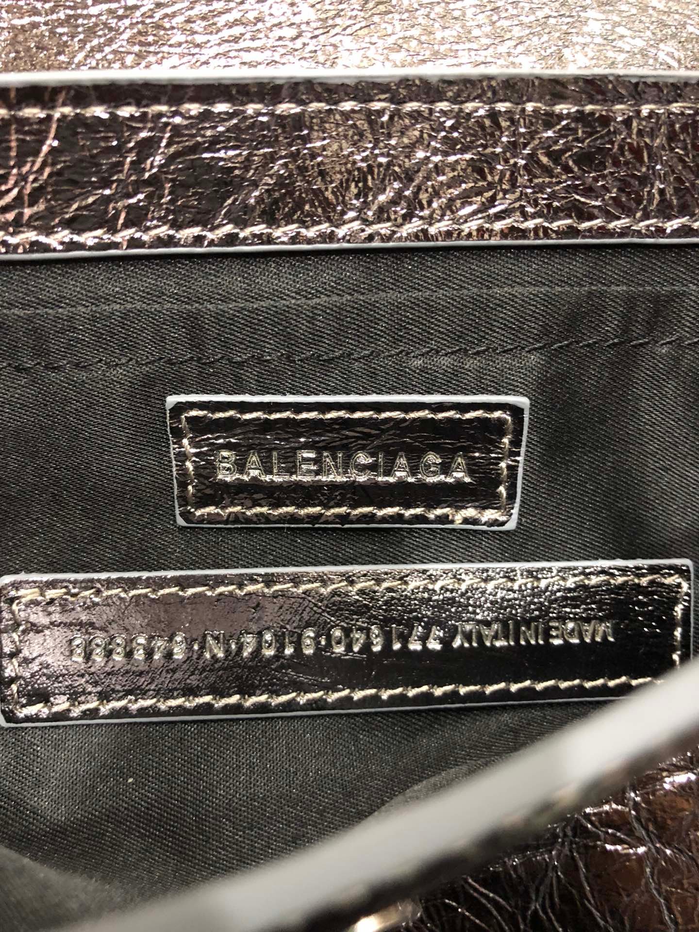 専櫃複刻BALENCIAGA巴黎世家 Le Cagole銀色細紋牛皮革大號單肩包 