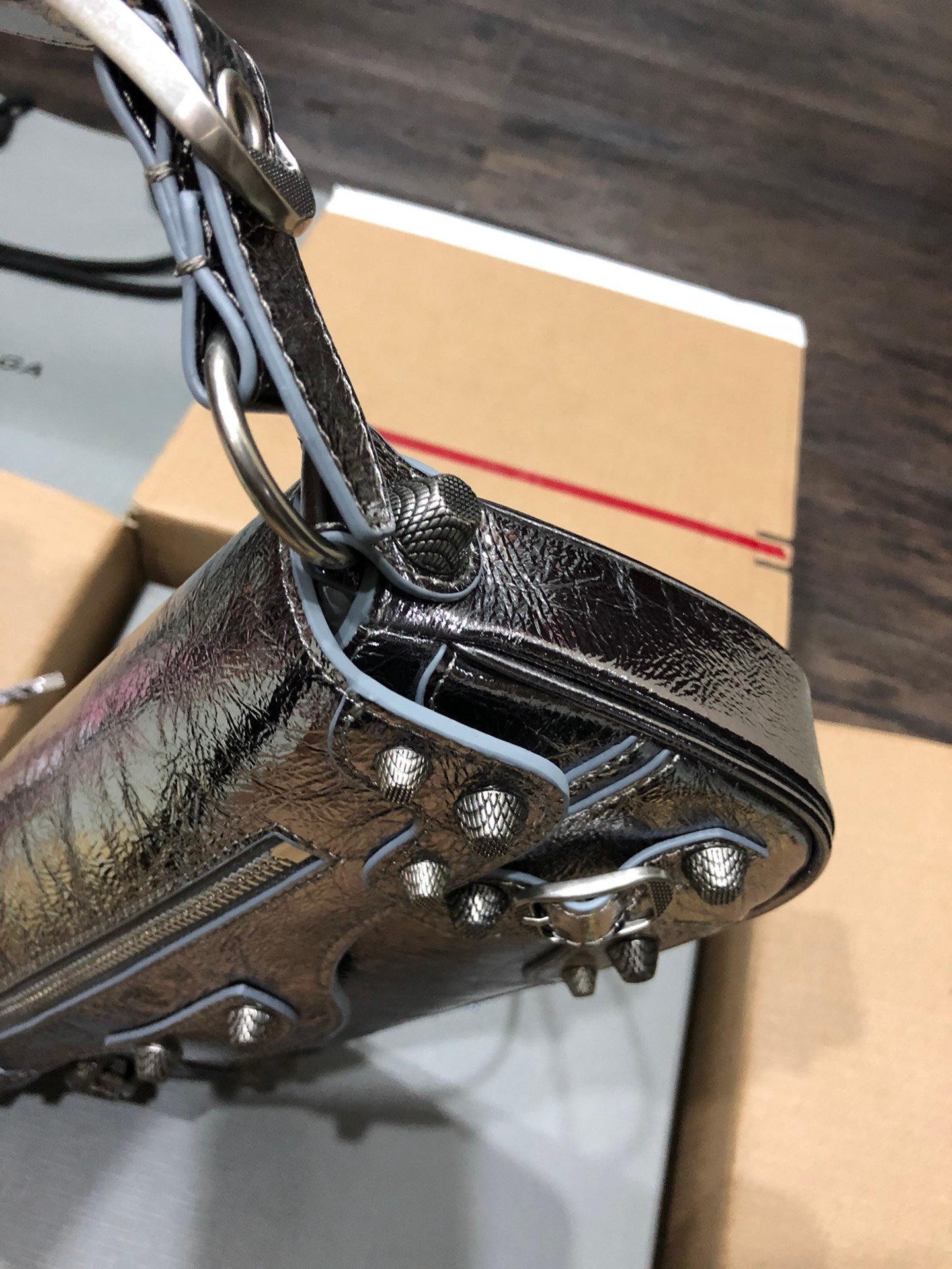 専櫃複刻BALENCIAGA巴黎世家 Le Cagole銀色細紋牛皮革大號單肩包 