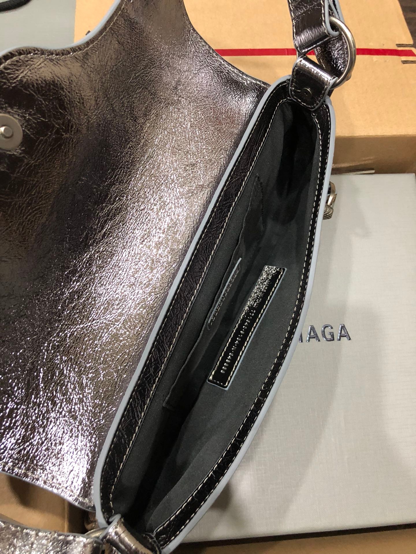 専櫃複刻BALENCIAGA巴黎世家 Le Cagole銀色細紋牛皮革大號單肩包 