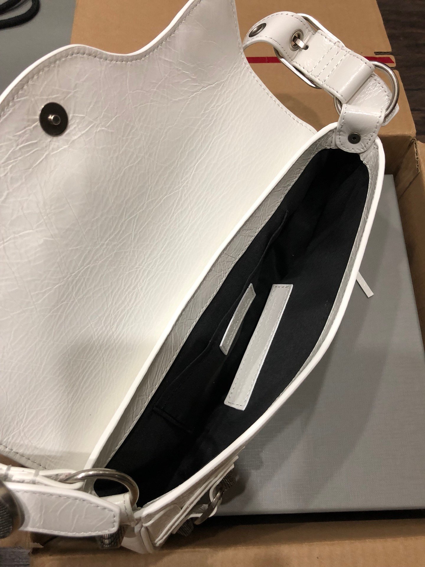 専櫃複刻BALENCIAGA巴黎世家 Le Cagole白色細紋牛皮革大號單肩包 