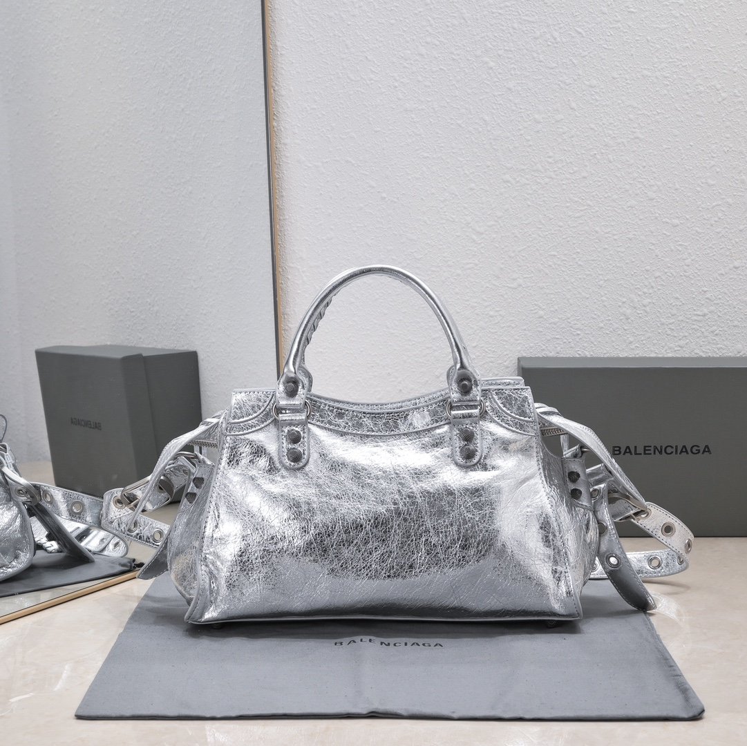 複刻高仿BALENCIAGA巴黎世家 Neo Cagole 細紋牛皮革手提包 中號銀色