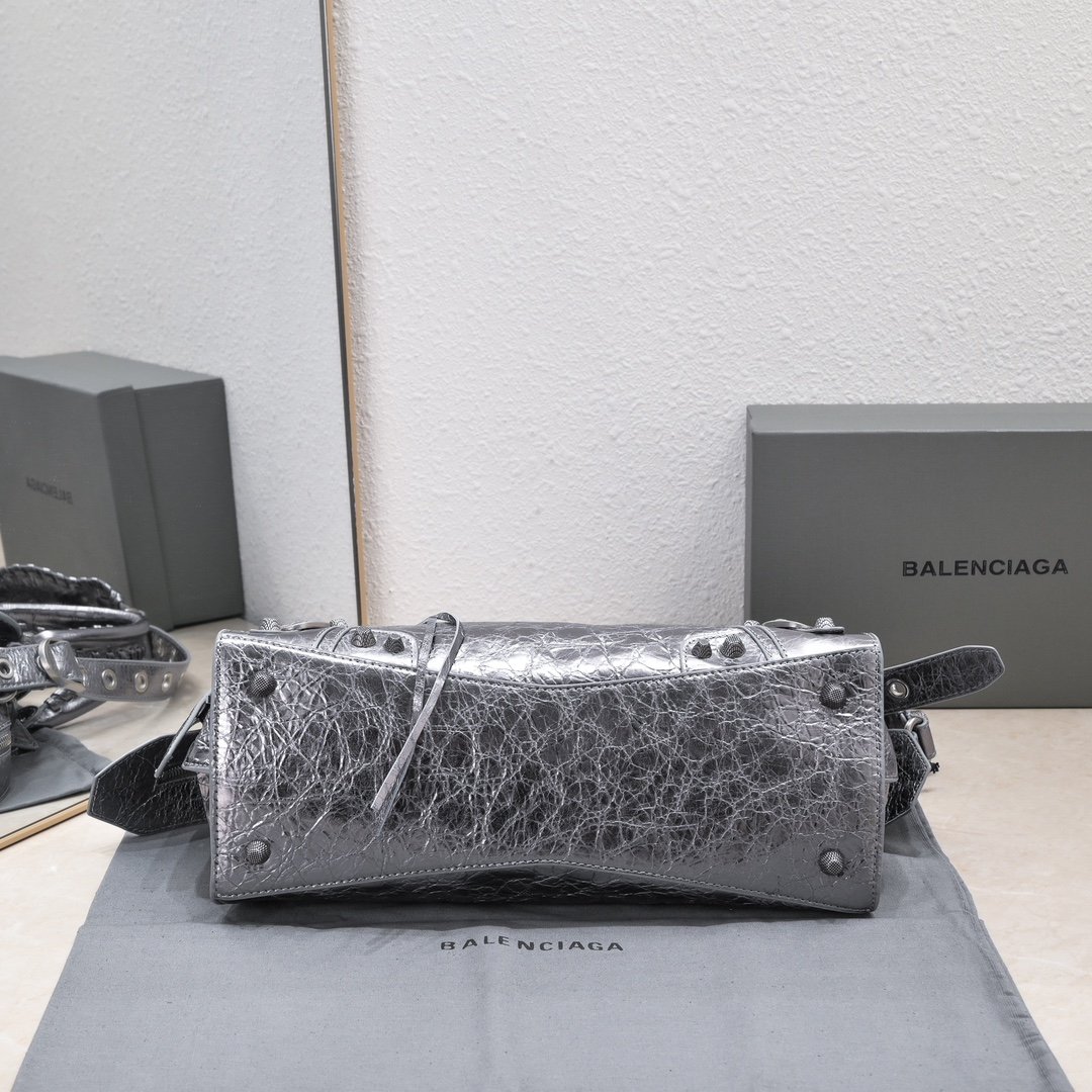 複刻高仿BALENCIAGA巴黎世家 Neo Cagole 細紋牛皮革手提包 中號銀灰