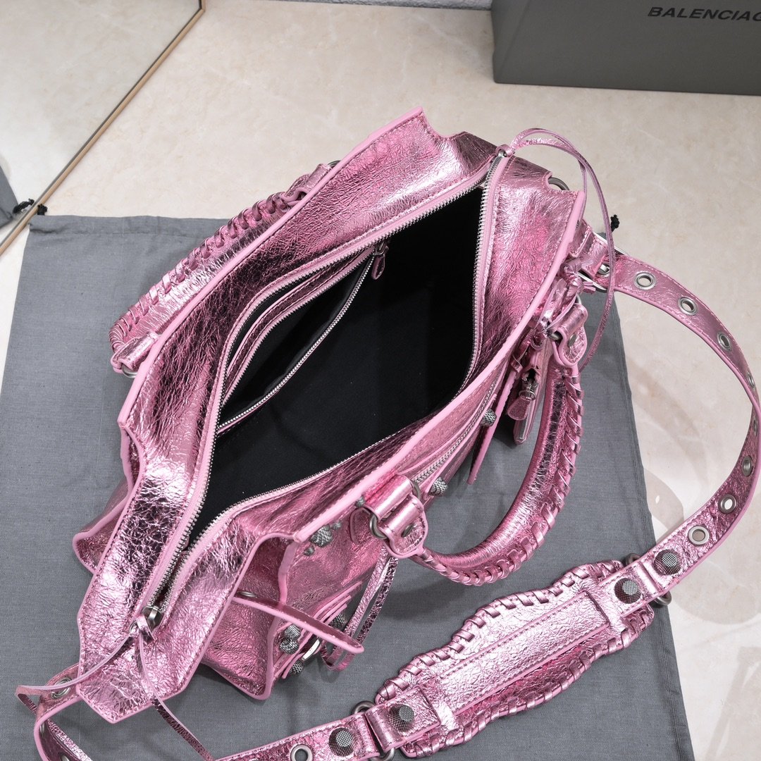 複刻高仿BALENCIAGA巴黎世家 Neo Cagole 細紋牛皮革手提包 中號銀粉