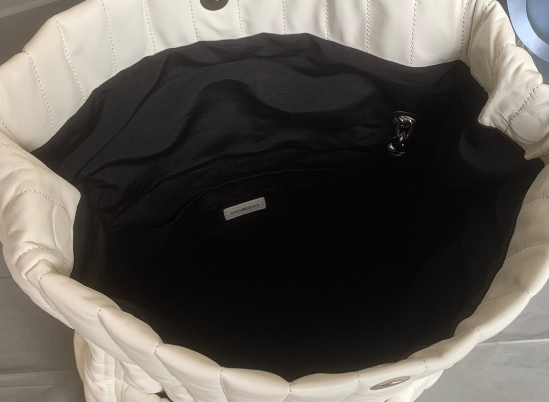 高仿複刻BALENCIAGA巴黎世家 Monaco白色絎縫薄牛皮革中號鏈帶包