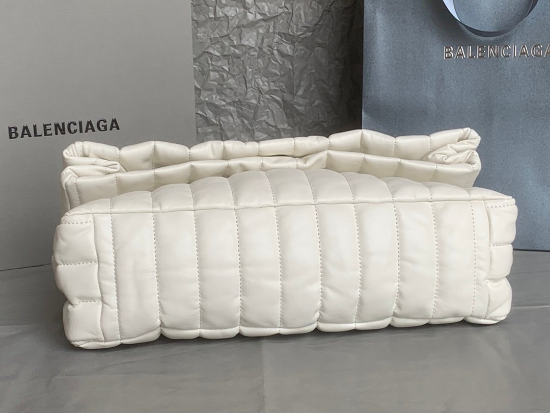 高仿複刻BALENCIAGA巴黎世家 Monaco白色絎縫薄牛皮革中號鏈帶包
