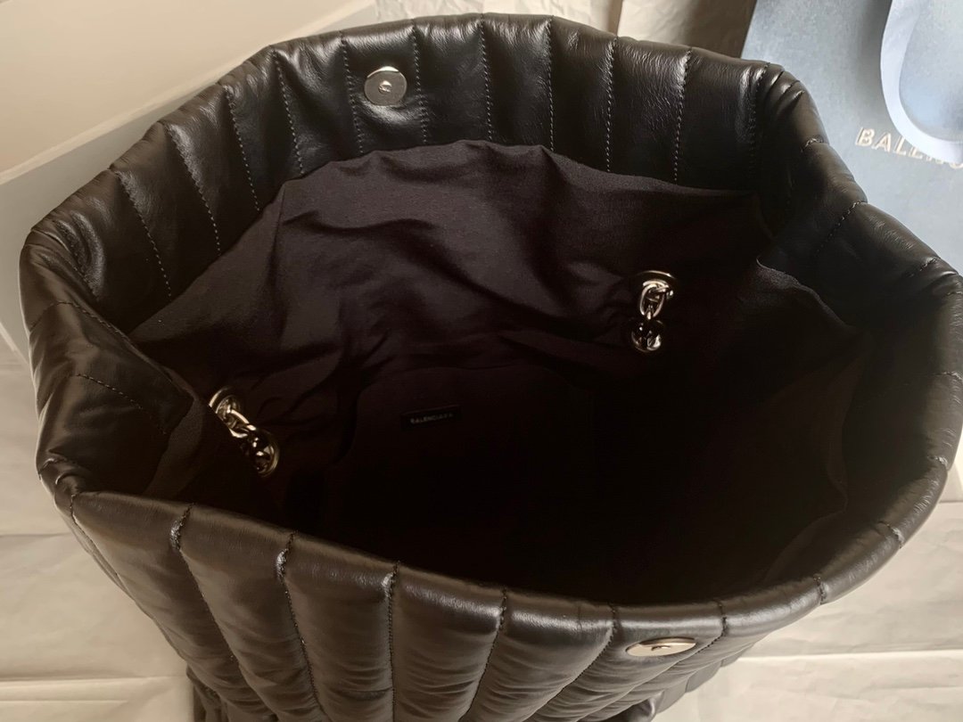 高仿複刻BALENCIAGA巴黎世家 Monaco黑色絎縫薄牛皮革中號鏈帶包