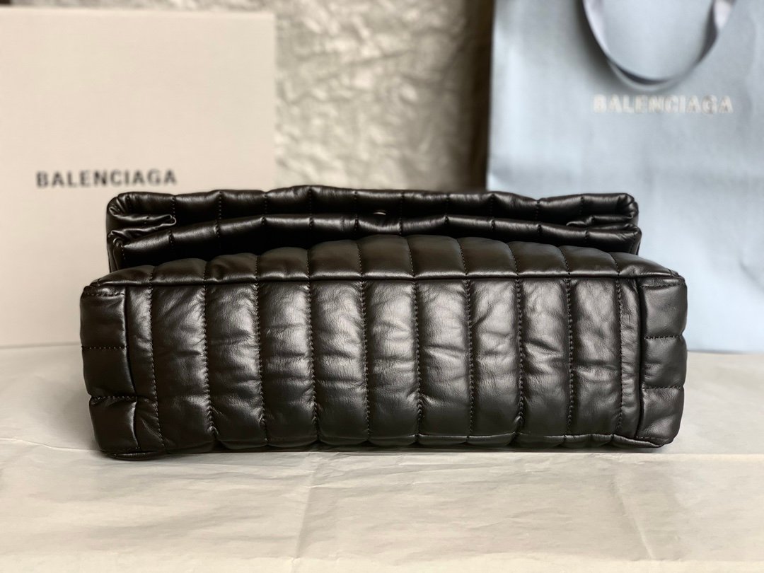 高仿複刻BALENCIAGA巴黎世家 Monaco黑色絎縫薄牛皮革中號鏈帶包