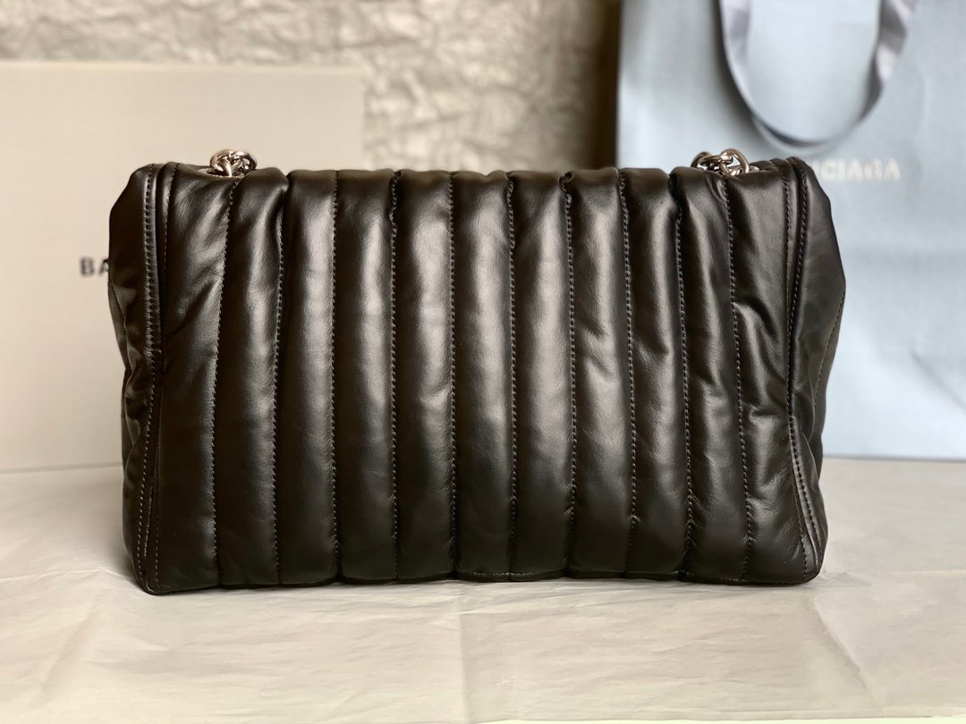 高仿複刻BALENCIAGA巴黎世家 Monaco黑色絎縫薄牛皮革中號鏈帶包