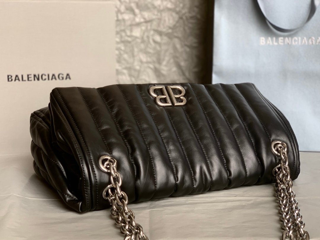 高仿複刻BALENCIAGA巴黎世家 Monaco黑色絎縫薄牛皮革中號鏈帶包