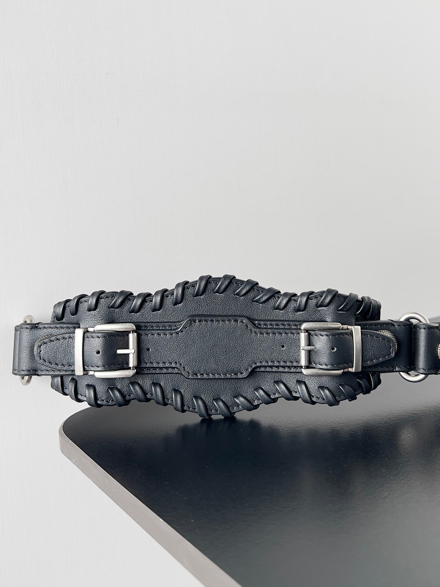複刻BALENCIAGA巴黎世家 Le Cagole黑色光滑牛皮革搭扣加小號肩揹包