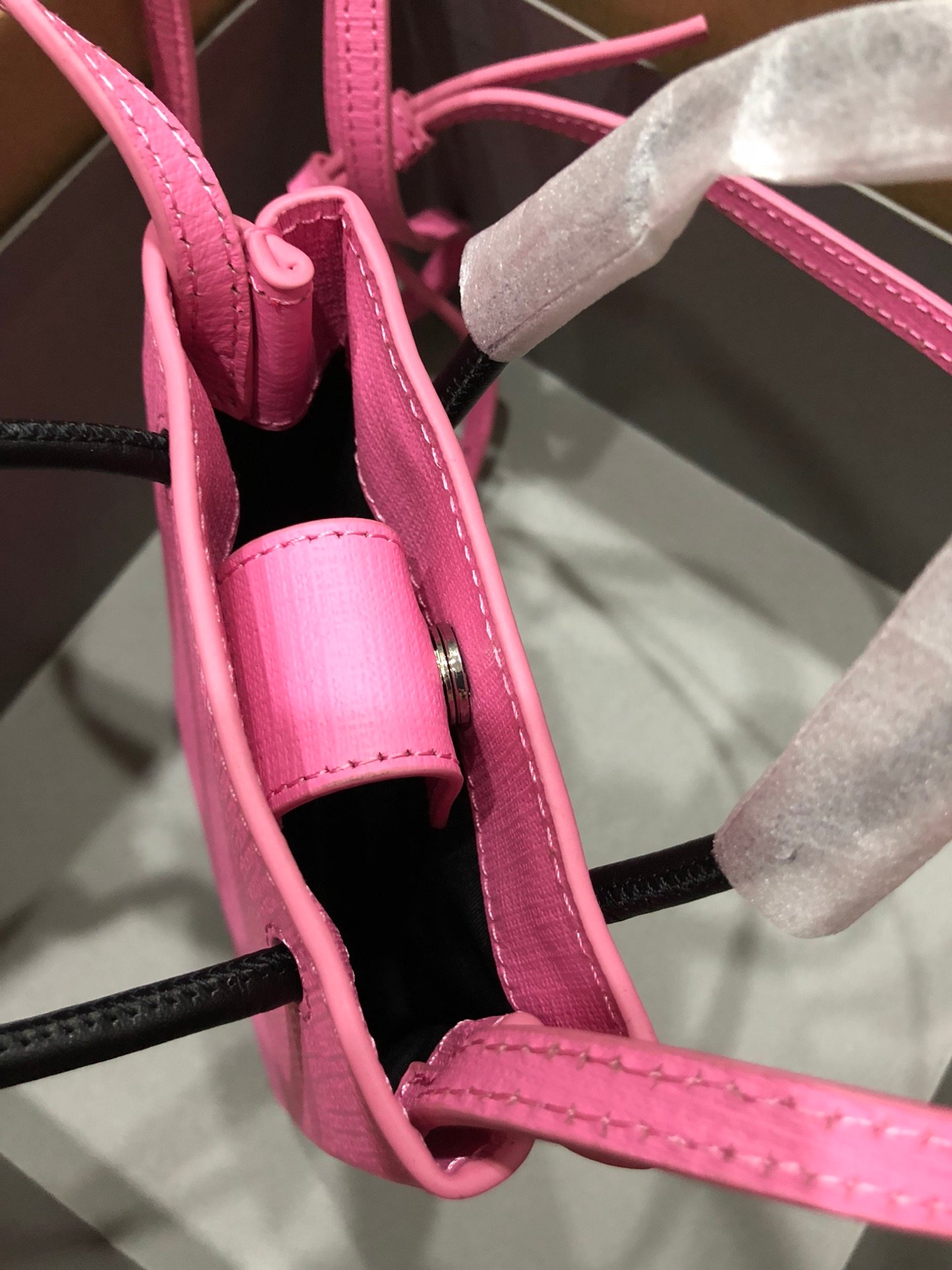 一比一複刻BALENCIAGA巴黎世家 Shopping 方格牛皮革手機包 粉紅