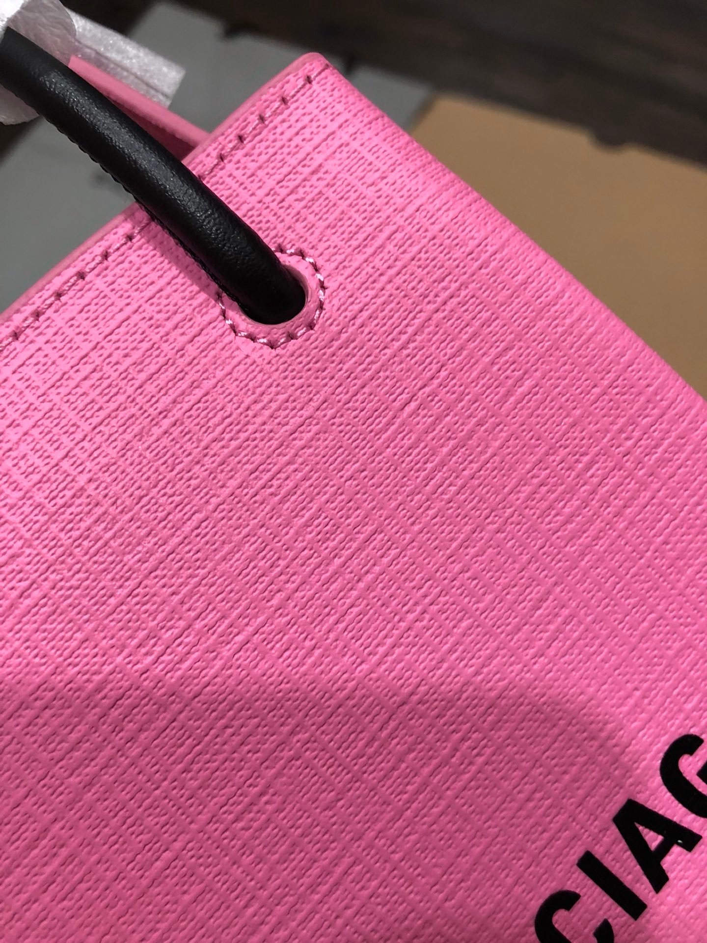 一比一複刻BALENCIAGA巴黎世家 Shopping 方格牛皮革手機包 粉紅