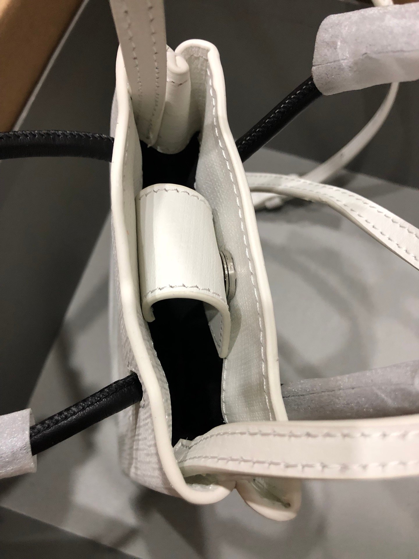 一比一複刻BALENCIAGA巴黎世家 Shopping 方格牛皮革手機包 白色