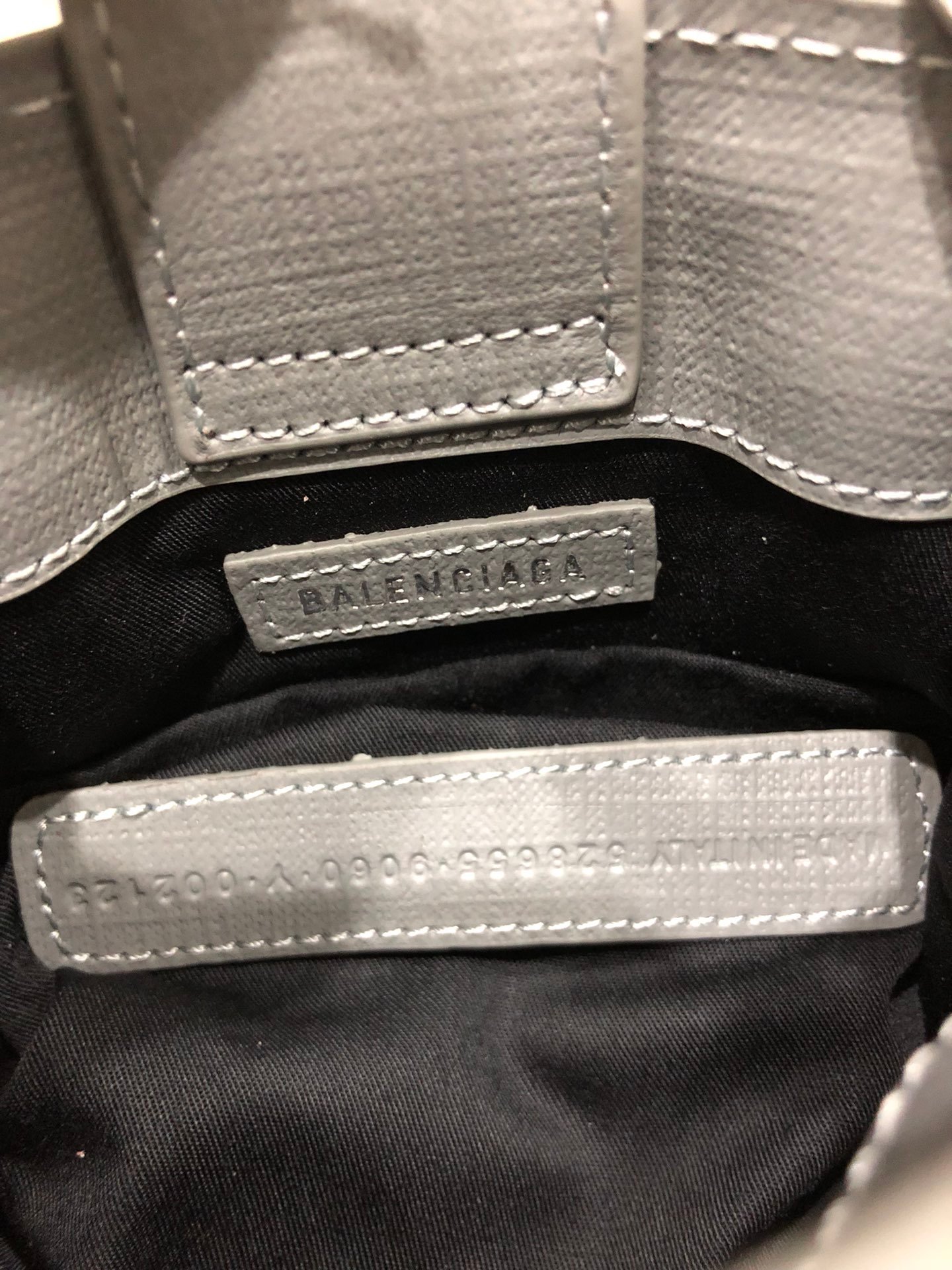 一比一複刻BALENCIAGA巴黎世家 Shopping 方格牛皮革手機包 灰色