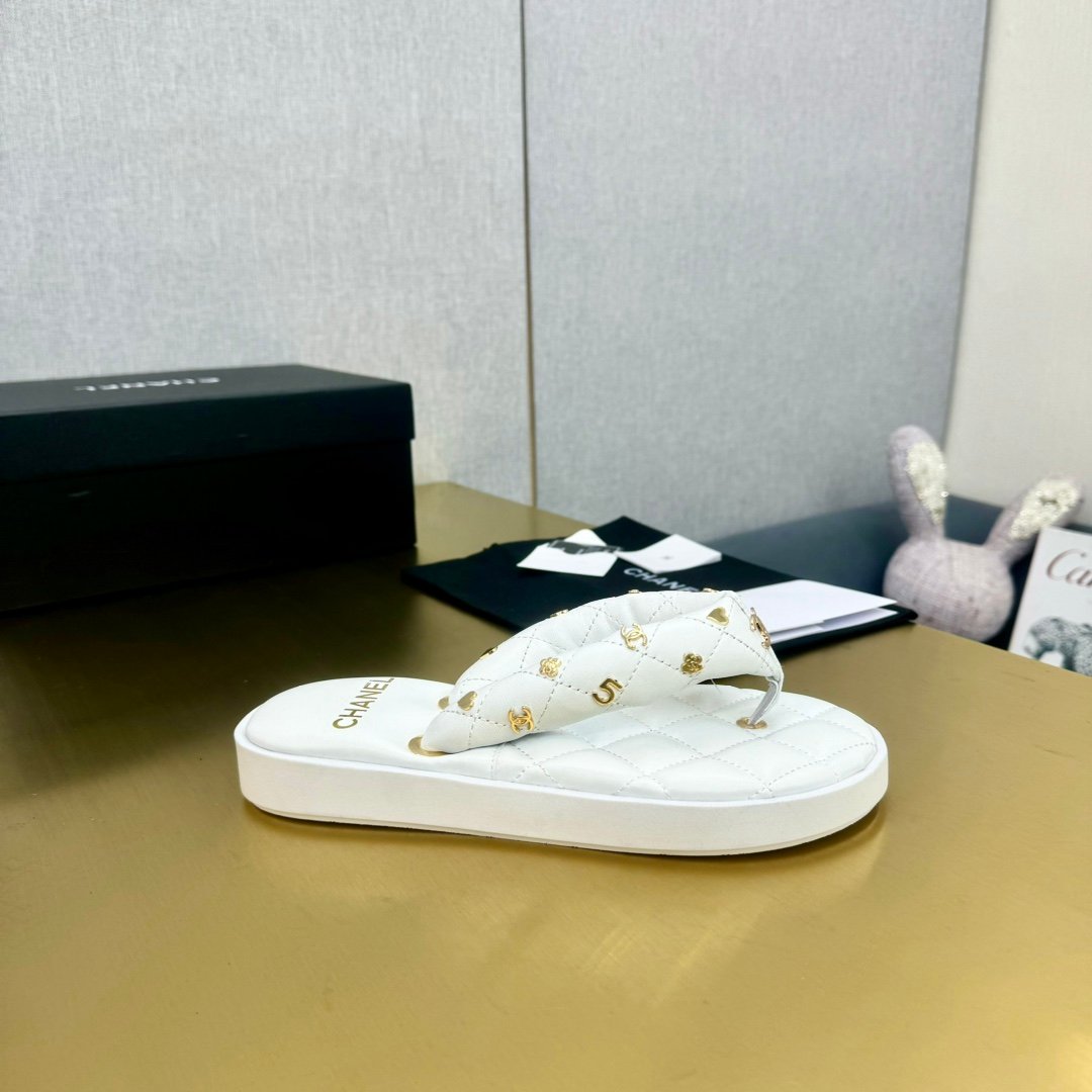 走秀款頂級香奈兒高仿涼鞋女款 白色 真皮