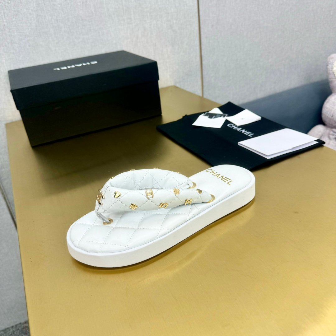 走秀款頂級香奈兒高仿涼鞋女款 白色 真皮