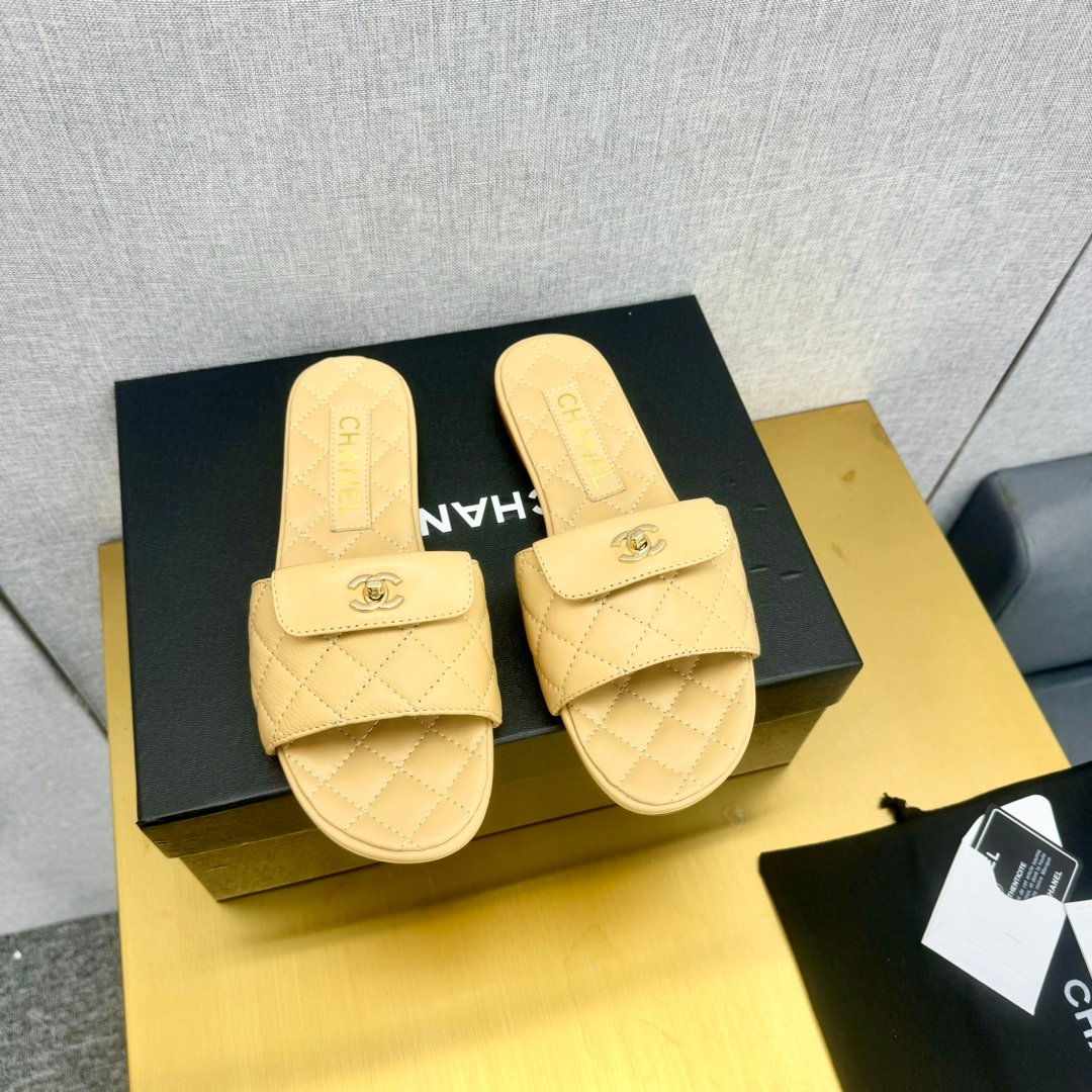 CHANEL香奈兒高仿走秀款涼鞋休閒時尚拖鞋 新品 卡其色