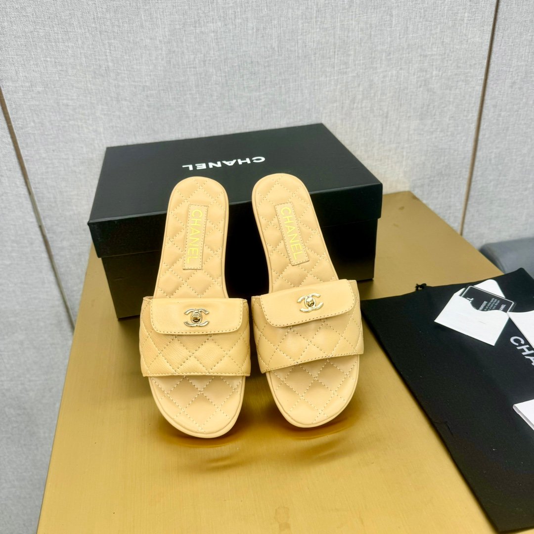 CHANEL香奈兒高仿走秀款涼鞋休閒時尚拖鞋 新品 卡其色