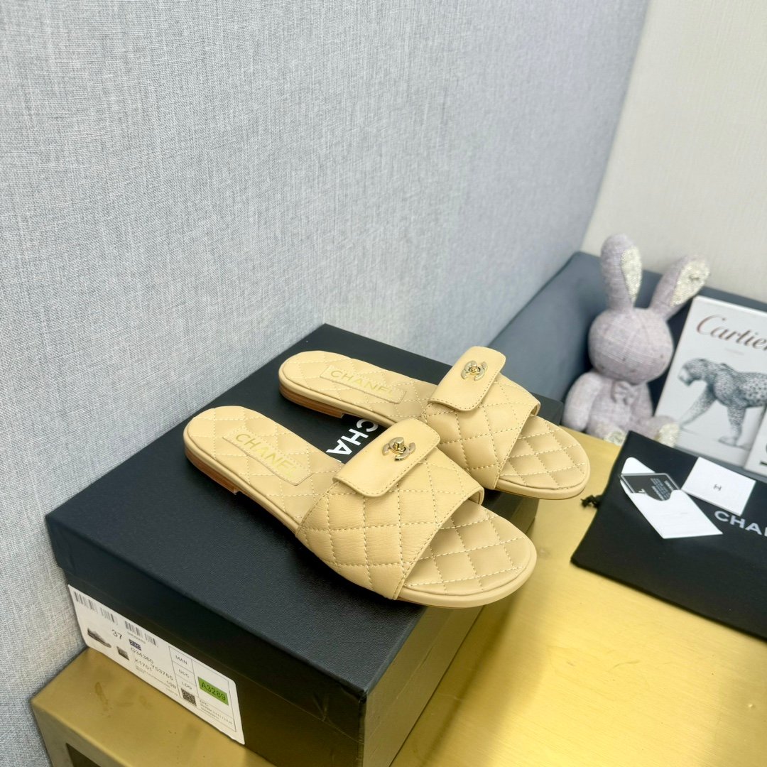 CHANEL香奈兒高仿走秀款涼鞋休閒時尚拖鞋 新品 卡其色