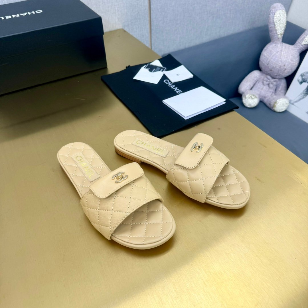 CHANEL香奈兒高仿走秀款涼鞋休閒時尚拖鞋 新品 卡其色
