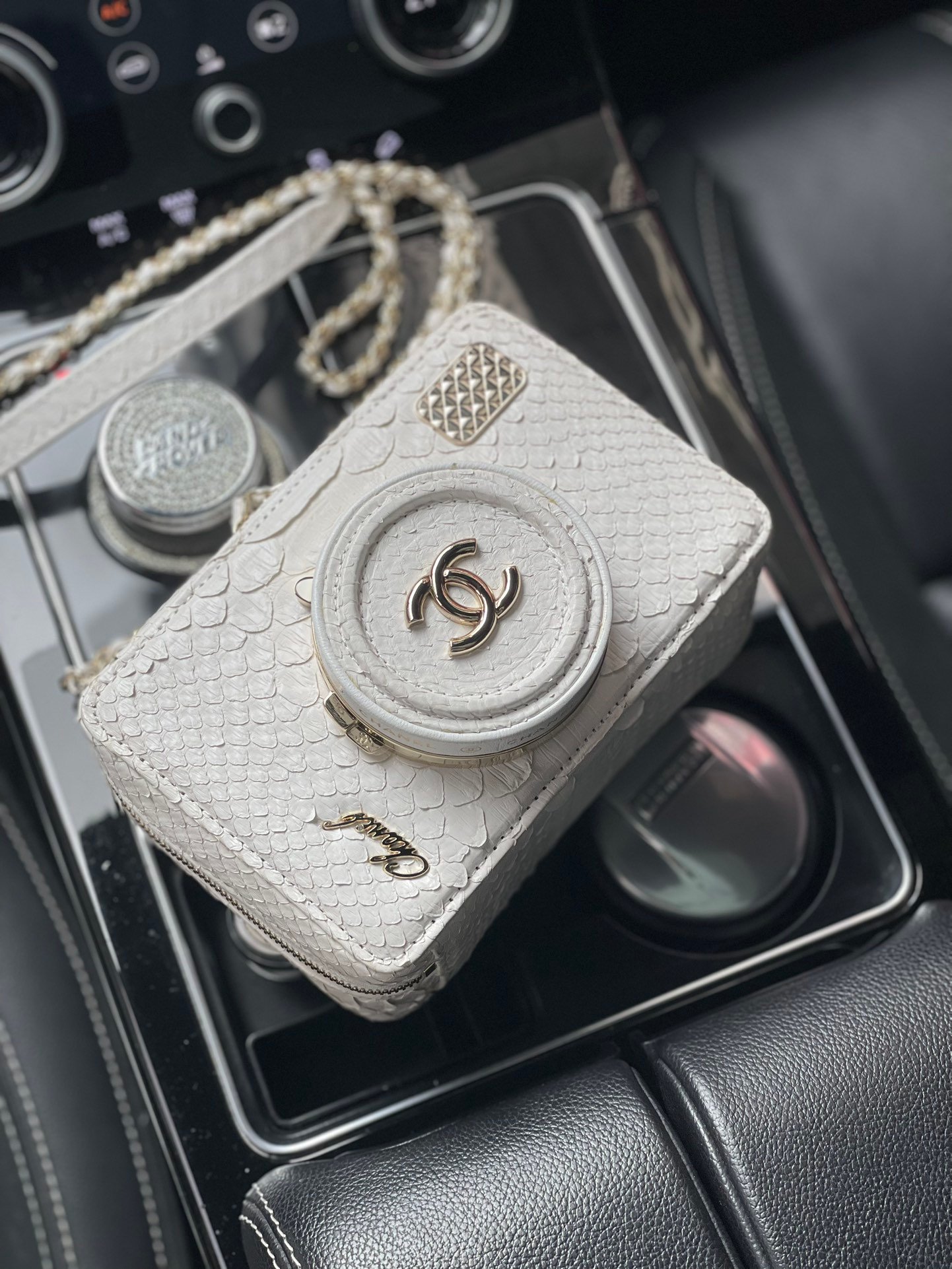 CHANEL顶级高仿专柜同步相机包