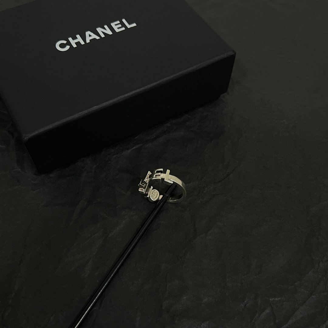 CHANEL香奈兒高仿戒指精緻大方非常顯氣質