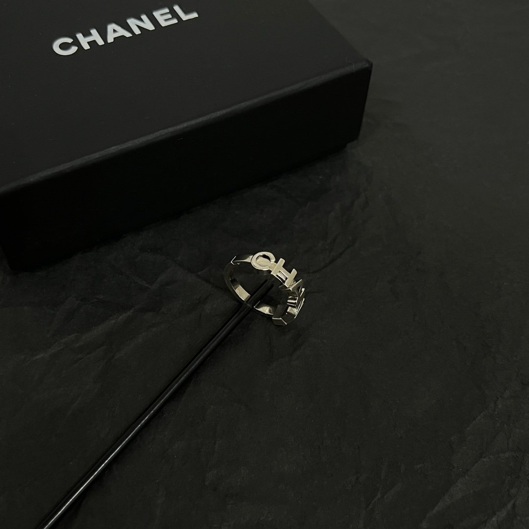 CHANEL香奈兒高仿戒指精緻大方非常顯氣質