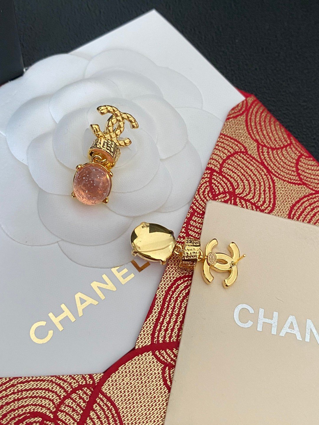 CHANEL雕刻字母耳釘高仿首飾