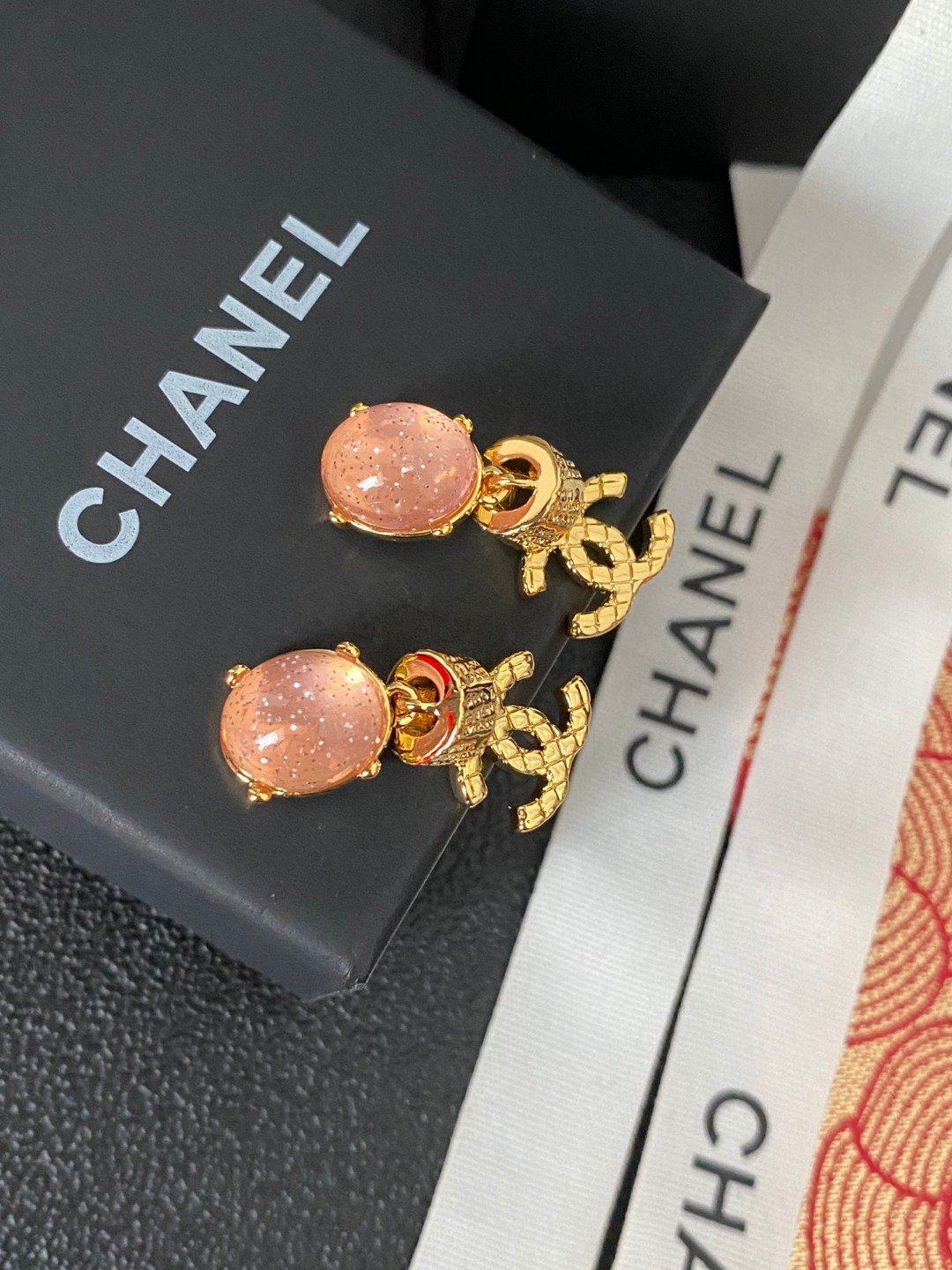 CHANEL雕刻字母耳釘高仿首飾