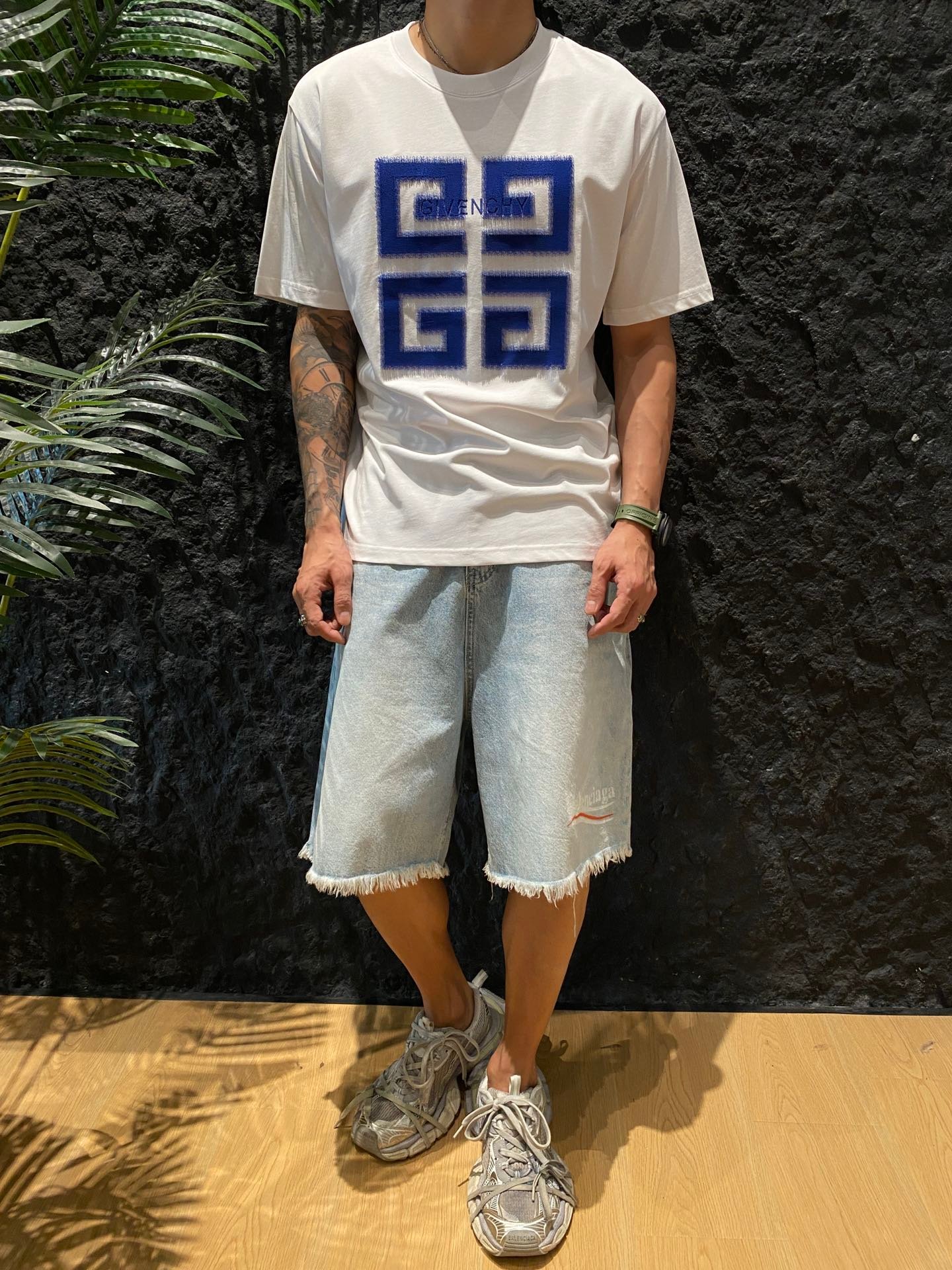 高仿紀梵希男裝圓領短袖T恤衣服