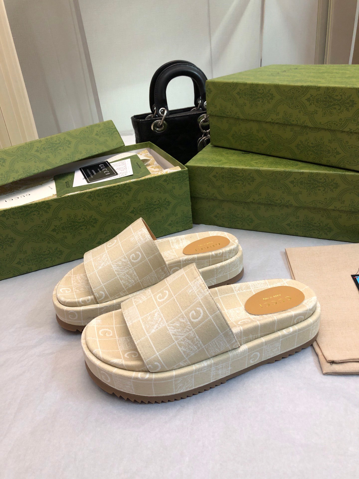 頂級A貨奢侈品Gucci高仿休閒鞋女款涼鞋
